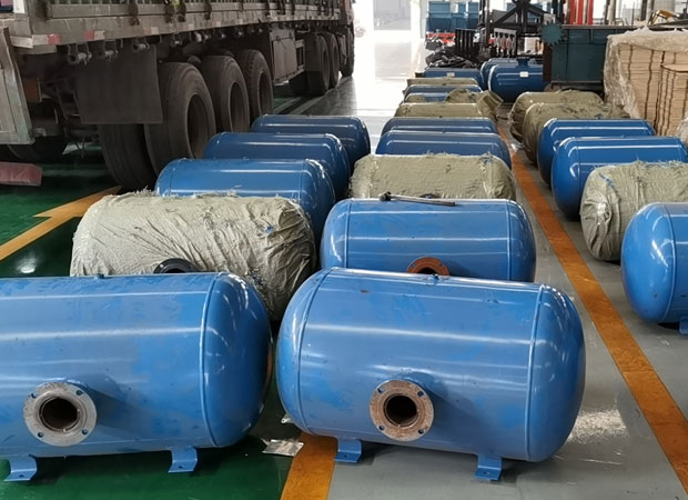 山東礦安機(jī)電44臺(tái)空氣炮裝車(chē)發(fā)貨