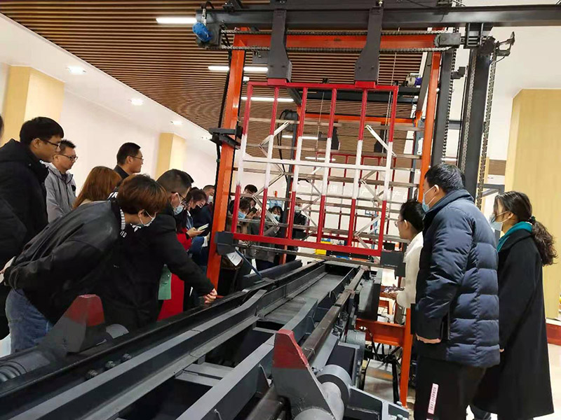 公司組織電商部門所有員工進行產(chǎn)品培訓